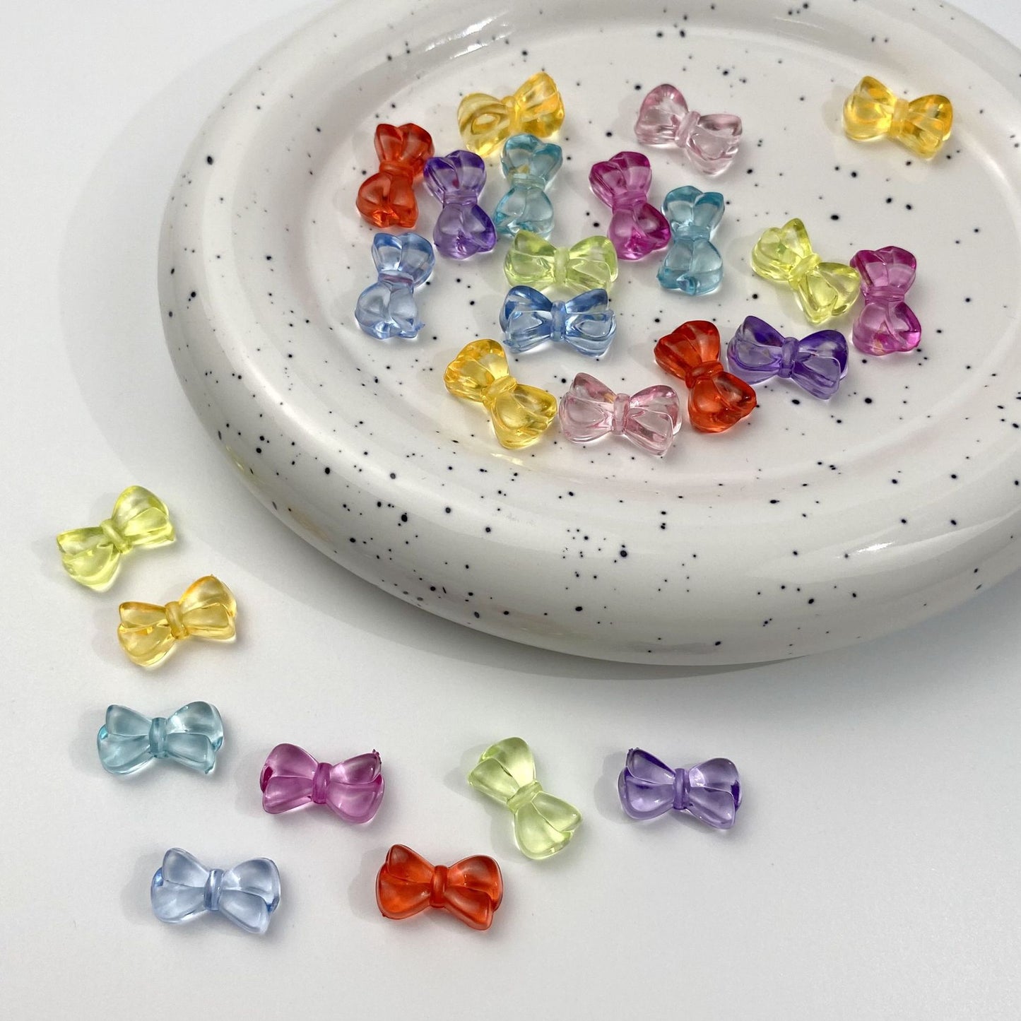 50p Clear Acrylic Bow beads mix color